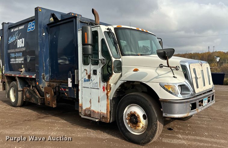 image for item MQ9520 2006 International 7400  refuse truck