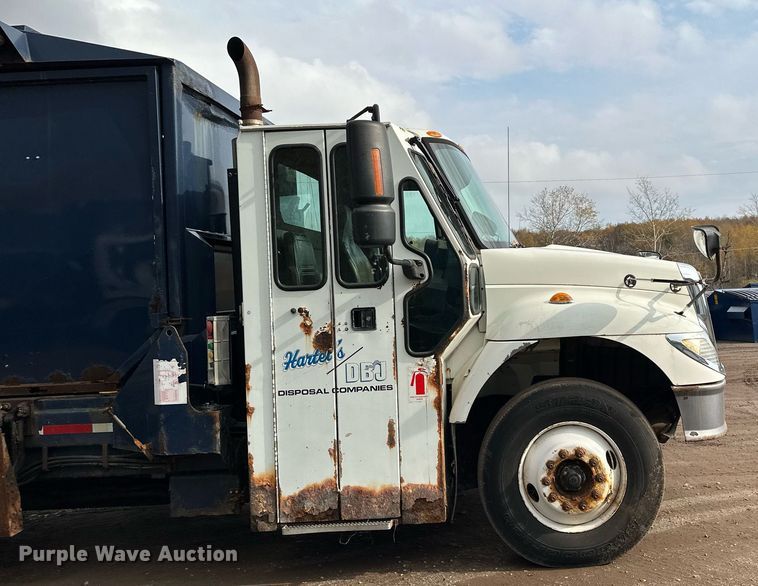 image for item MQ9520 2006 International 7400  refuse truck