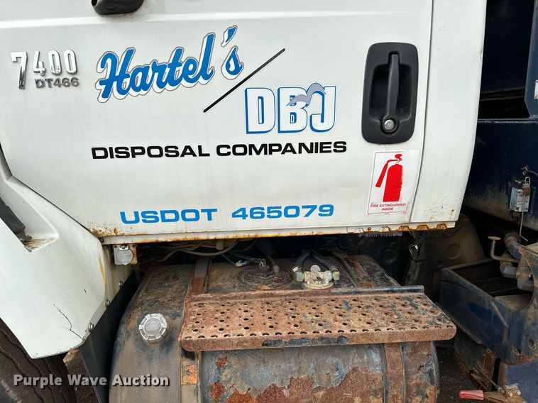 image for item MQ9520 2006 International 7400  refuse truck