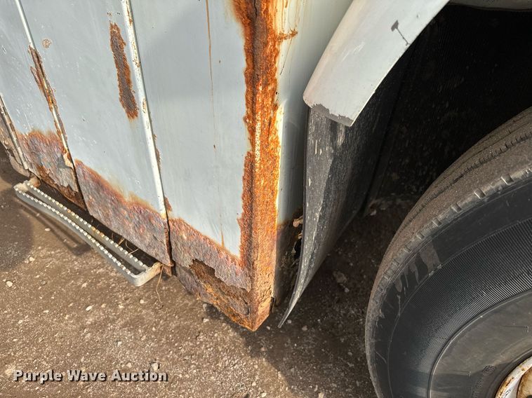 image for item MQ9520 2006 International 7400  refuse truck