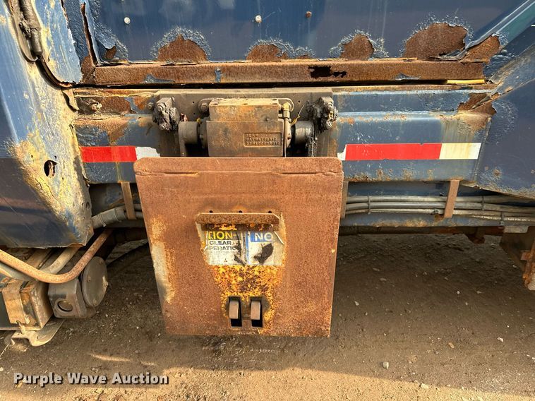 image for item MQ9520 2006 International 7400  refuse truck