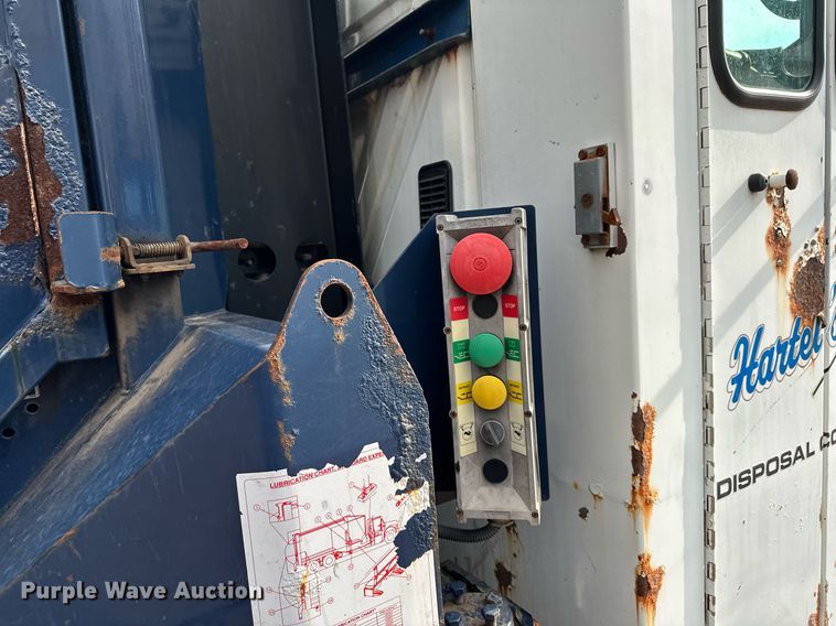 image for item MQ9520 2006 International 7400  refuse truck