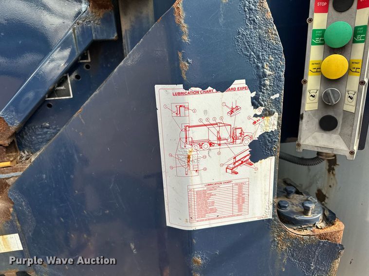 image for item MQ9520 2006 International 7400  refuse truck