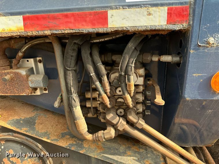 image for item MQ9520 2006 International 7400  refuse truck