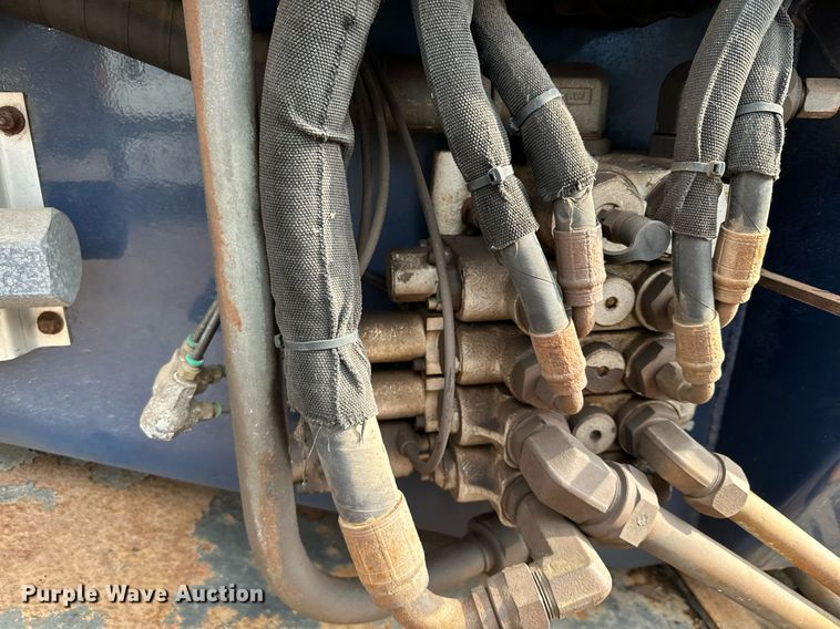 image for item MQ9520 2006 International 7400  refuse truck