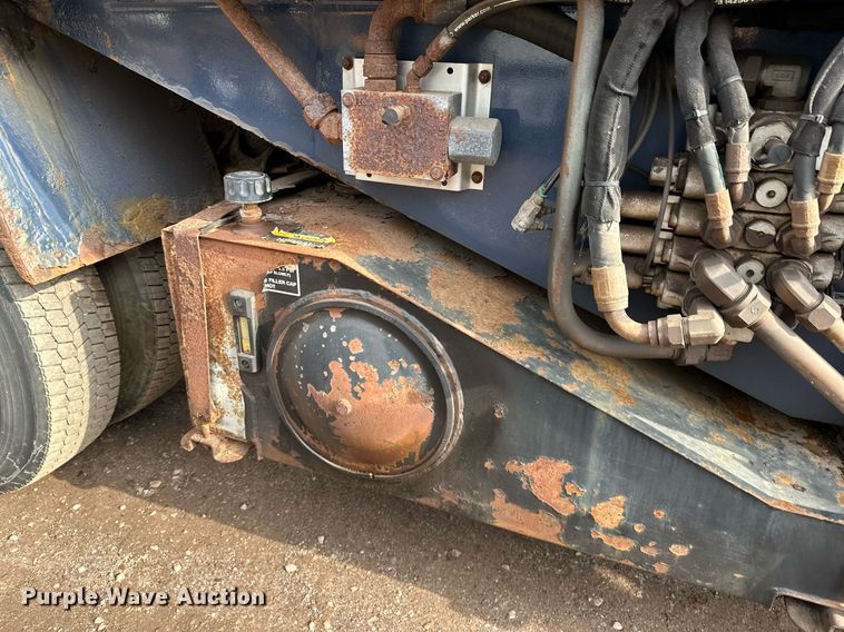 image for item MQ9520 2006 International 7400  refuse truck