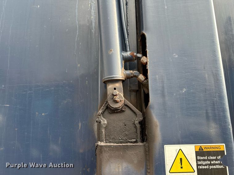 image for item MQ9520 2006 International 7400  refuse truck