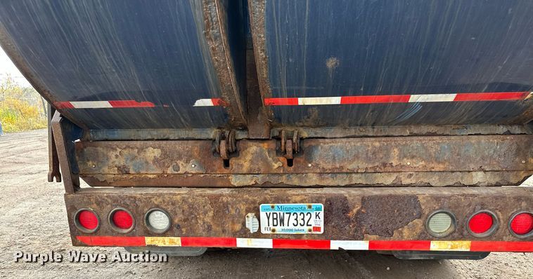 image for item MQ9520 2006 International 7400  refuse truck