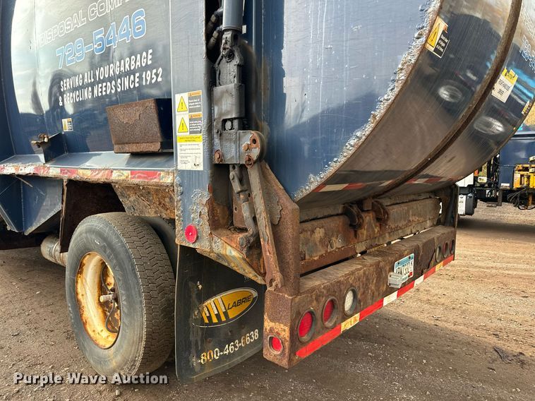 image for item MQ9520 2006 International 7400  refuse truck