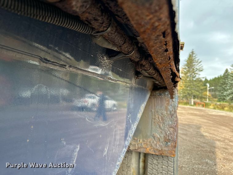 image for item MQ9520 2006 International 7400  refuse truck