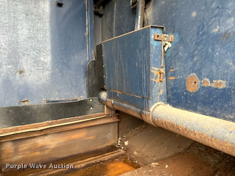 image for item MQ9520 2006 International 7400  refuse truck