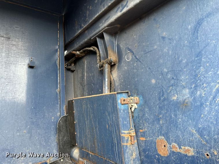 image for item MQ9520 2006 International 7400  refuse truck