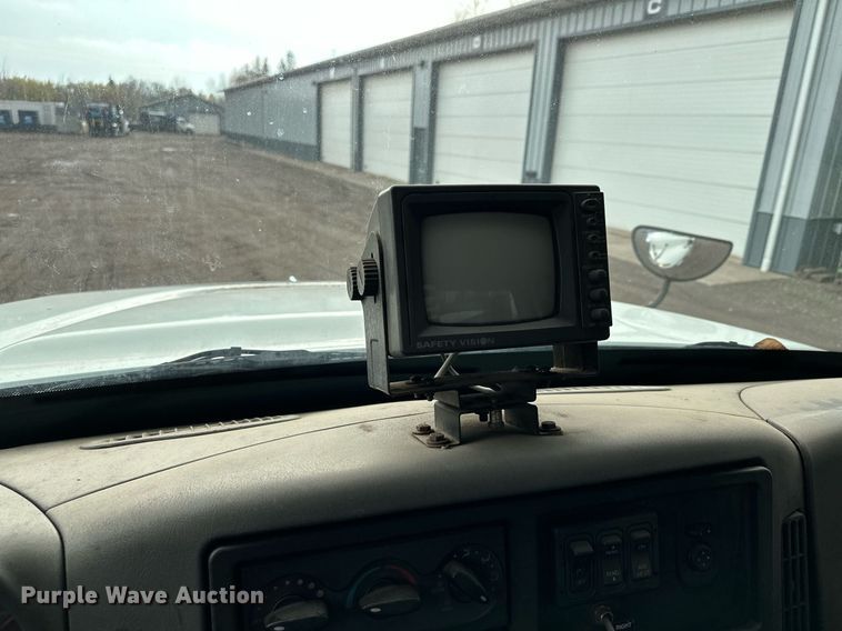 image for item MQ9520 2006 International 7400  refuse truck