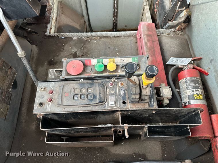 image for item MQ9520 2006 International 7400  refuse truck