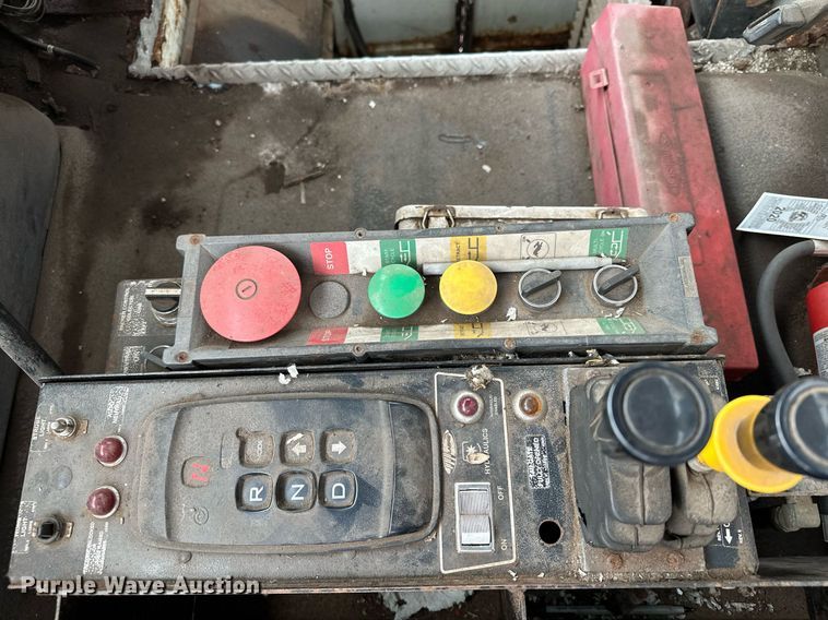 image for item MQ9520 2006 International 7400  refuse truck