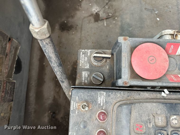 image for item MQ9520 2006 International 7400  refuse truck