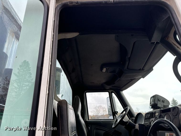 image for item MQ9520 2006 International 7400  refuse truck