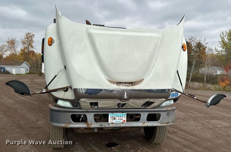 image for item MQ9520 2006 International 7400  refuse truck