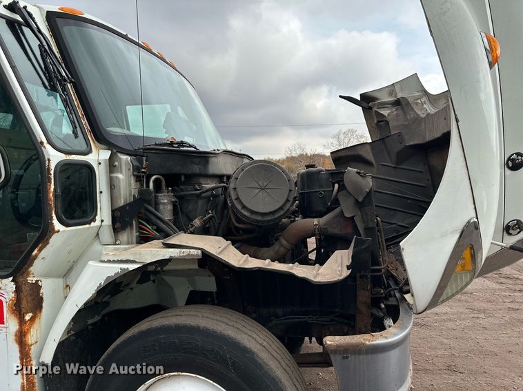 image for item MQ9520 2006 International 7400  refuse truck