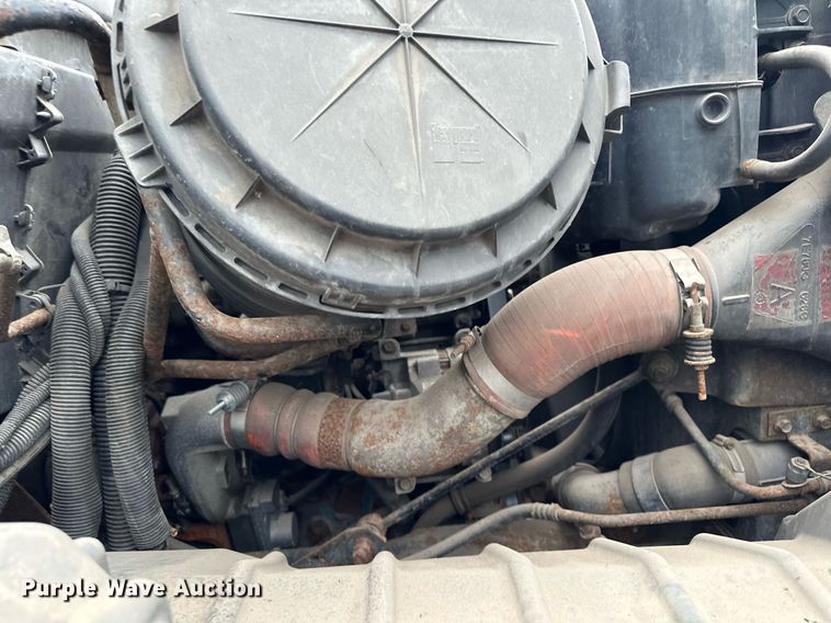 image for item MQ9520 2006 International 7400  refuse truck