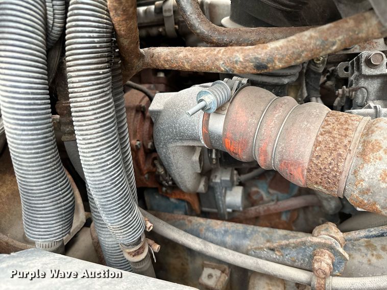 image for item MQ9520 2006 International 7400  refuse truck