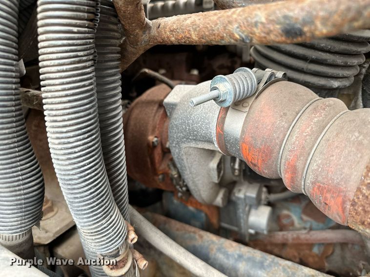 image for item MQ9520 2006 International 7400  refuse truck