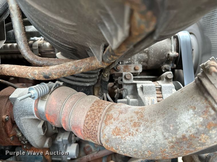 image for item MQ9520 2006 International 7400  refuse truck