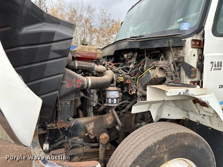 image for item MQ9520 2006 International 7400  refuse truck