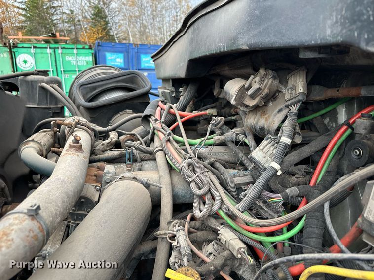 image for item MQ9520 2006 International 7400  refuse truck