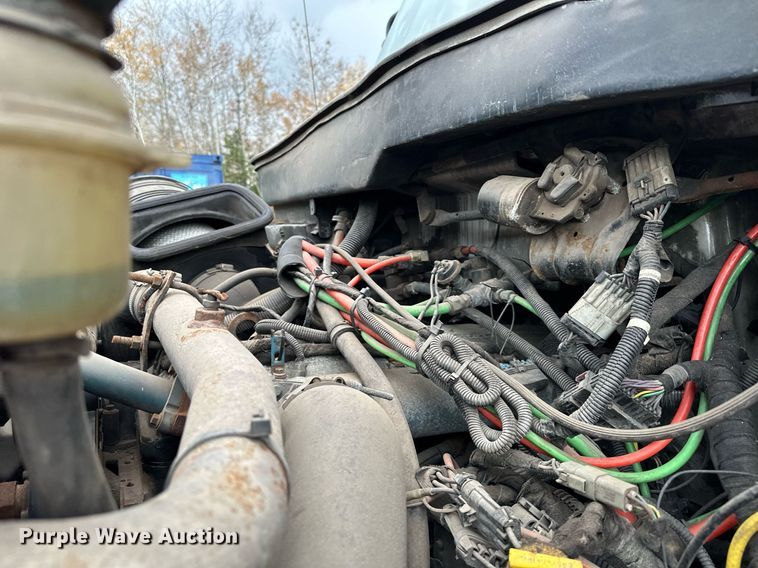 image for item MQ9520 2006 International 7400  refuse truck