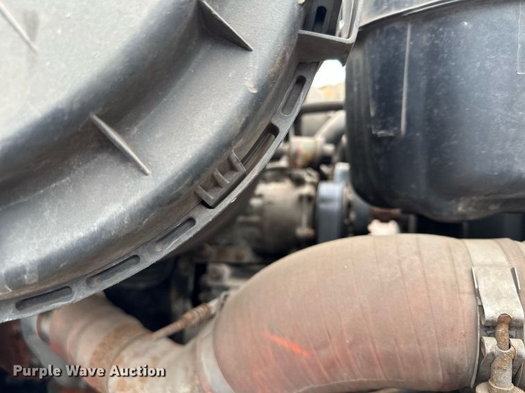 image for item MQ9520 2006 International 7400  refuse truck