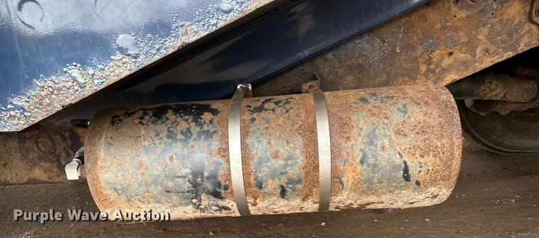 image for item MQ9520 2006 International 7400  refuse truck