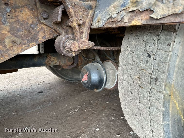 image for item MQ9520 2006 International 7400  refuse truck