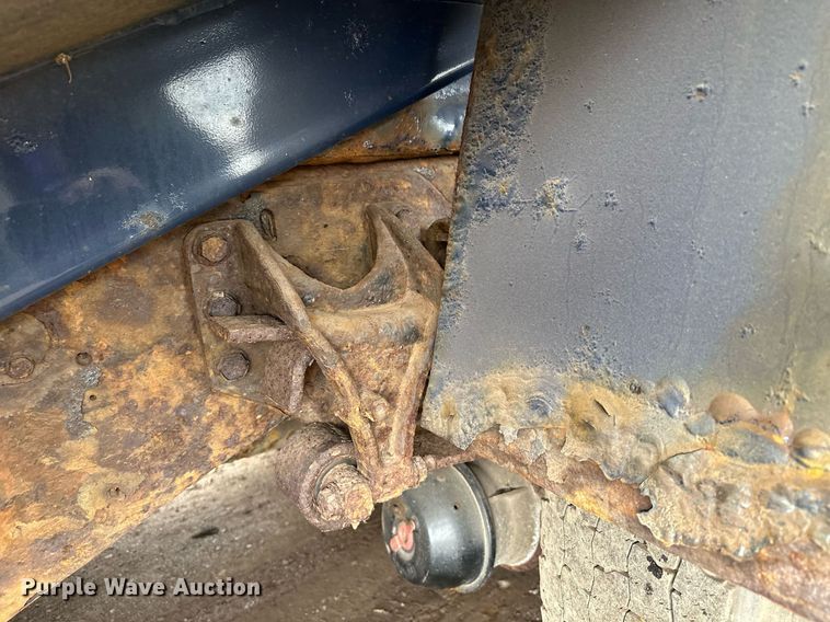 image for item MQ9520 2006 International 7400  refuse truck