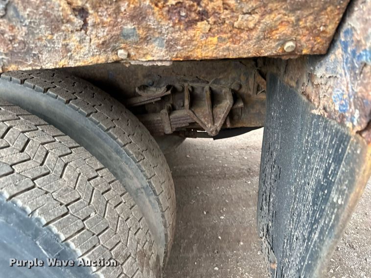 image for item MQ9520 2006 International 7400  refuse truck