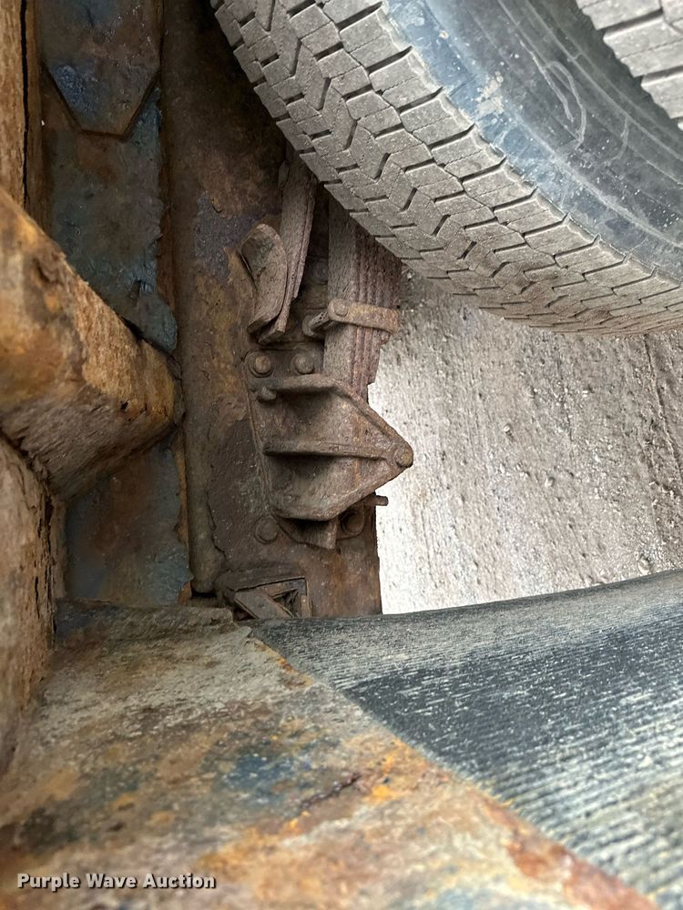 image for item MQ9520 2006 International 7400  refuse truck