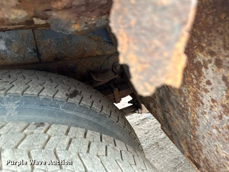 image for item MQ9520 2006 International 7400  refuse truck