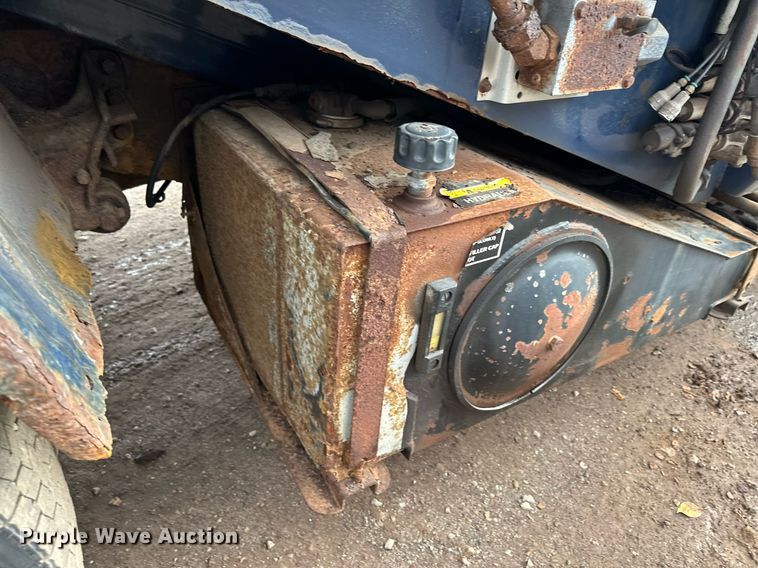 image for item MQ9520 2006 International 7400  refuse truck