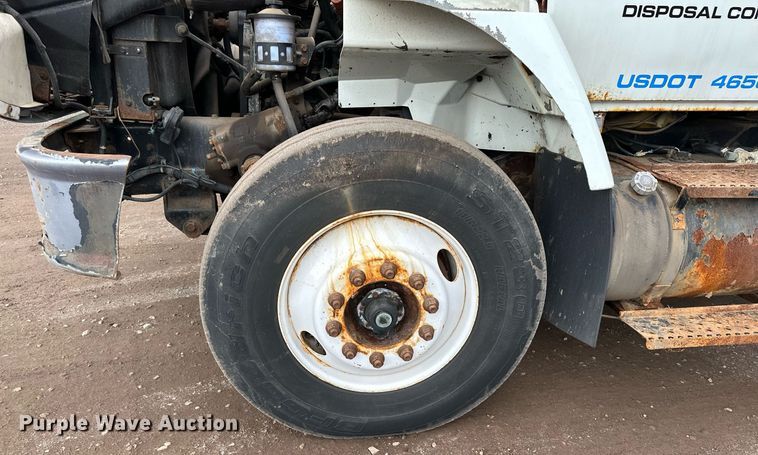 image for item MQ9520 2006 International 7400  refuse truck