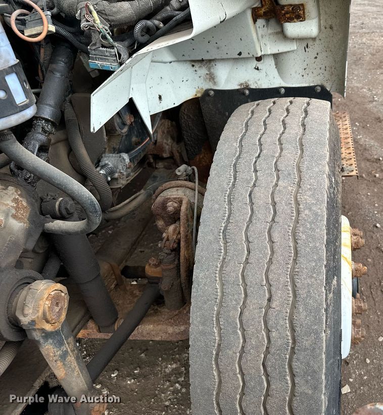 image for item MQ9520 2006 International 7400  refuse truck