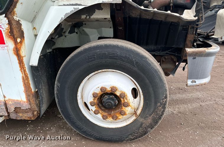 image for item MQ9520 2006 International 7400  refuse truck