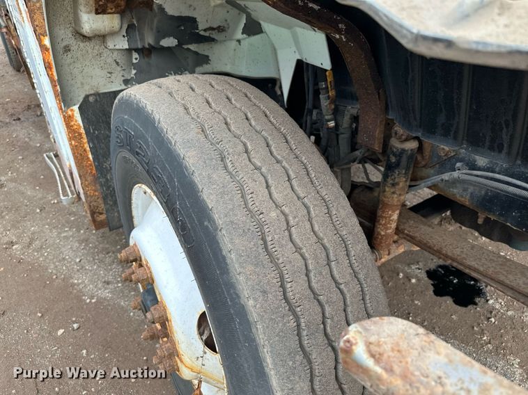 image for item MQ9520 2006 International 7400  refuse truck