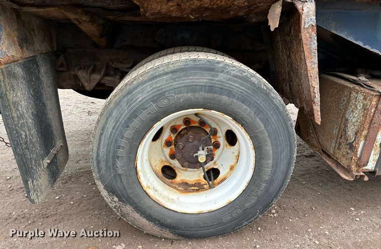 image for item MQ9520 2006 International 7400  refuse truck