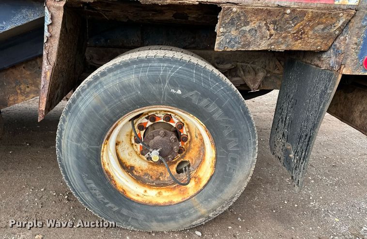 image for item MQ9520 2006 International 7400  refuse truck