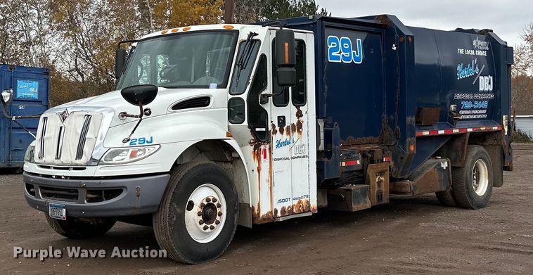 image for item MQ9521 2007 International 7400  refuse truck