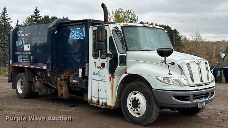 image for item MQ9521 2007 International 7400  refuse truck