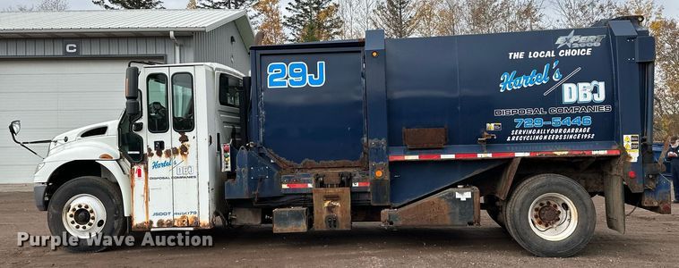 image for item MQ9521 2007 International 7400  refuse truck