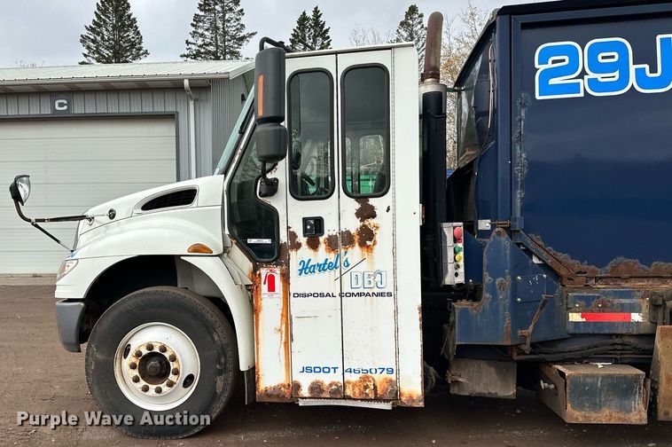 image for item MQ9521 2007 International 7400  refuse truck