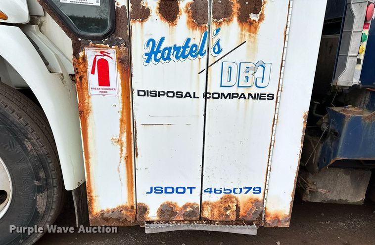 image for item MQ9521 2007 International 7400  refuse truck