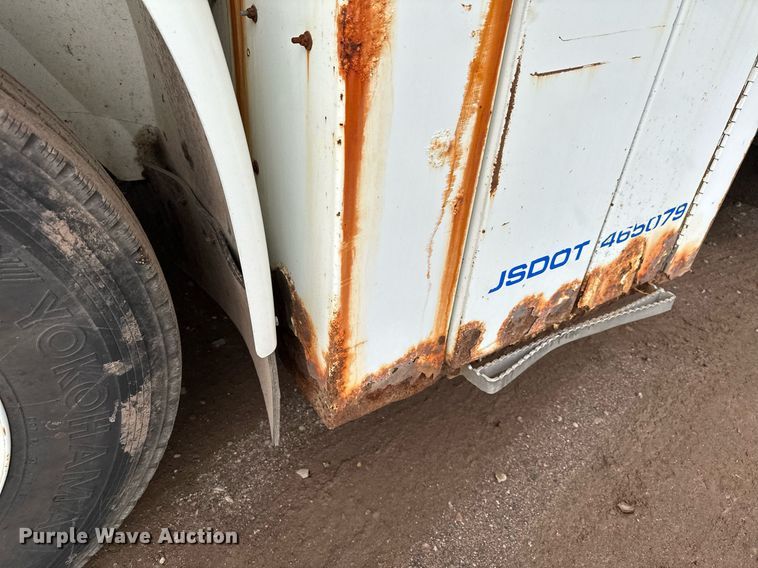 image for item MQ9521 2007 International 7400  refuse truck